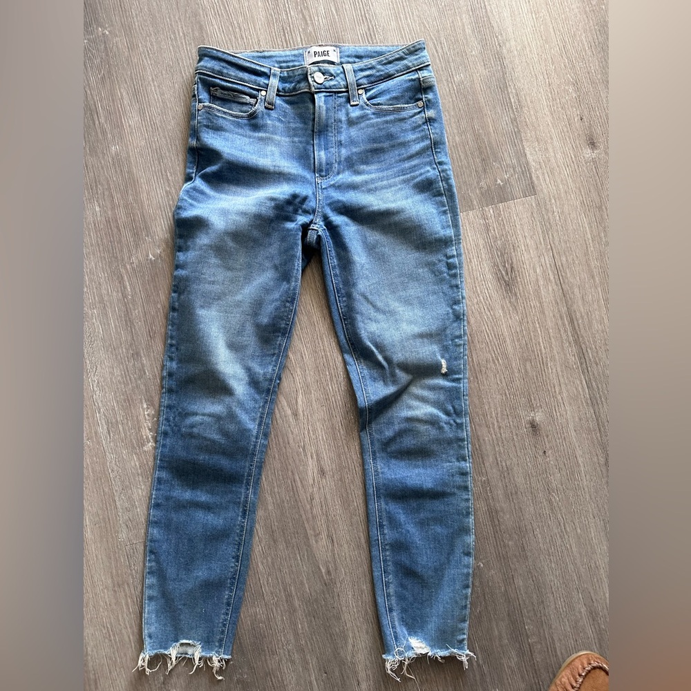 Paige RAW Edge Jeans 27” W X 10” X 27” Ins